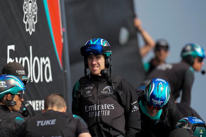 Emirates Team New Zealand-schipper Peter Burling staat voor de Louis Vuitton 37e America's Cup Day 2-race in Barcelona, ​​Spanje, op zondag 13 oktober 2024. (AP Photo/Bernat Armangue