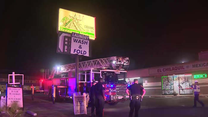 Er werd brand gemeld bij een bedrijf in blok 1800 van West Commerce Street