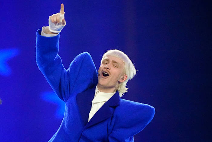FILE - Joost Klein uit Nederland zingt het nummer Europapa tijdens de generale repetitie voor de tweede halve finale op het Eurovisie Songfestival in Malmö, Zweden, 8 mei 2024. (AP Photo/Martin Meissner, File)