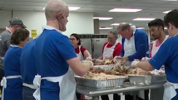 Het Raul Jimenez Thanksgiving-diner viert 45 jaar teruggeven aan San Antonio