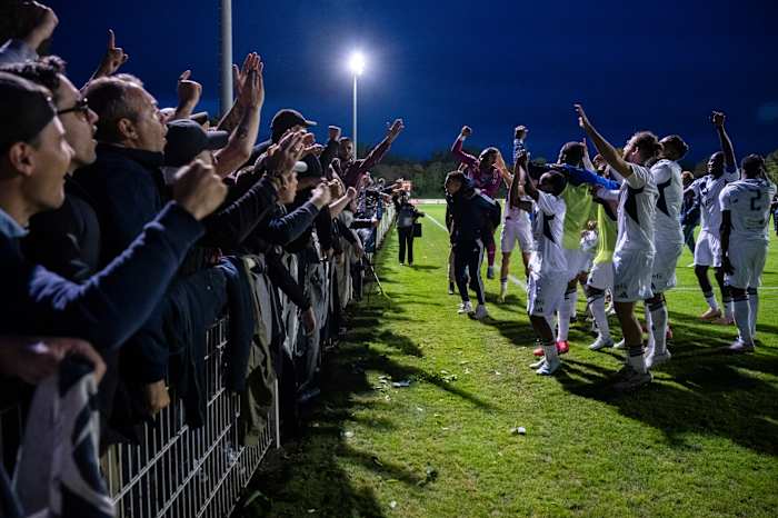 Hoe een van de beste voetbalclubs van Frankrijk uiteindelijk vocht voor zijn voortbestaan ​​in de lagere competities