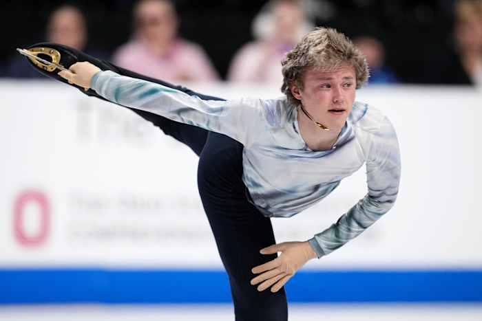 Ilia Malinin uit de Verenigde Staten neemt deel tijdens het korte herenprogramma op het Skate America-kunstschaatsevenement in Allen, Texas, zaterdag 19 oktober 2024. (AP Photo/Tony Gutierrez)