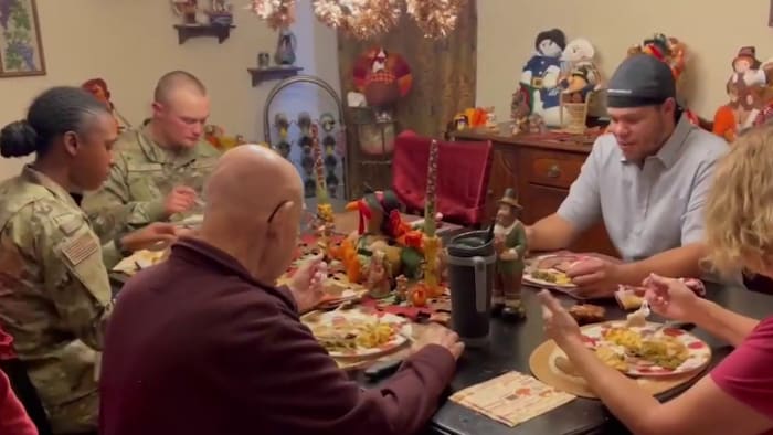 JBSA-Lackland zoekt gezinnen om het Thanksgiving-diner te organiseren voor luchtmachtstagiaires