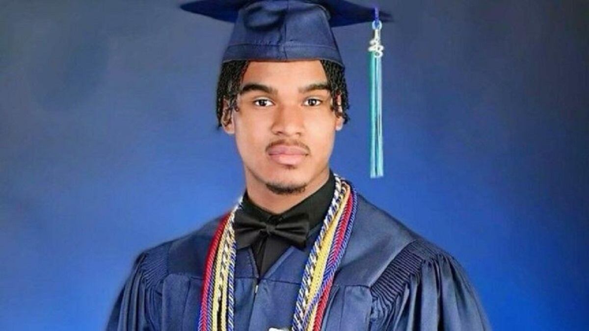 Op zijn 16e wordt hij toegelaten