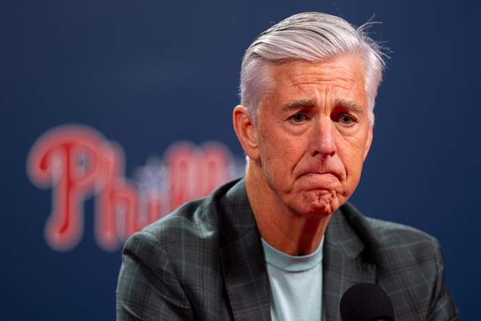 Philadelphia Phillies-president van honkbaloperaties Dave Dombrowski spreekt met de media tijdens een persconferentie aan het einde van het seizoen, dinsdag 15 oktober 2024, in Philadelphia. (AP-foto/Chris Szagola)