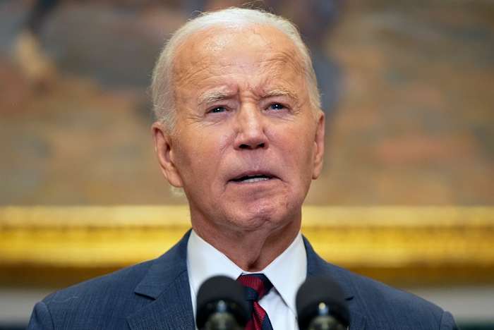 President Joe Biden spreekt over orkaan Milton vanuit de Roosevelt Room in het Witte Huis in Washington, woensdag 9 oktober 2024. (AP Photo/Mark Schiefelbein)
