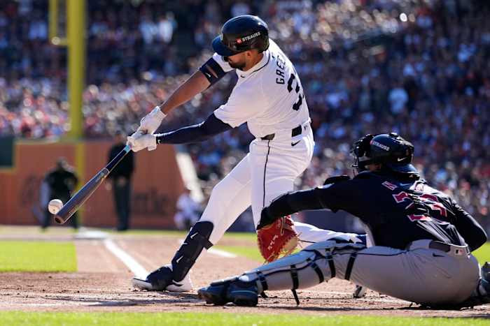 Riley Greene van Detroit Tigers slaat een RBI-single in de eerste inning tijdens Game 3 van een honkbal American League Division Series tegen de Cleveland Guardians, woensdag 9 oktober 2024, in Detroit. (AP Foto/Carlos Osorio)