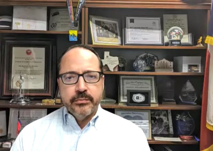 Senator José Menéndez (D-San Antonio) heeft sinds 2015 delen van Noord- en West-San Antonio gediend.