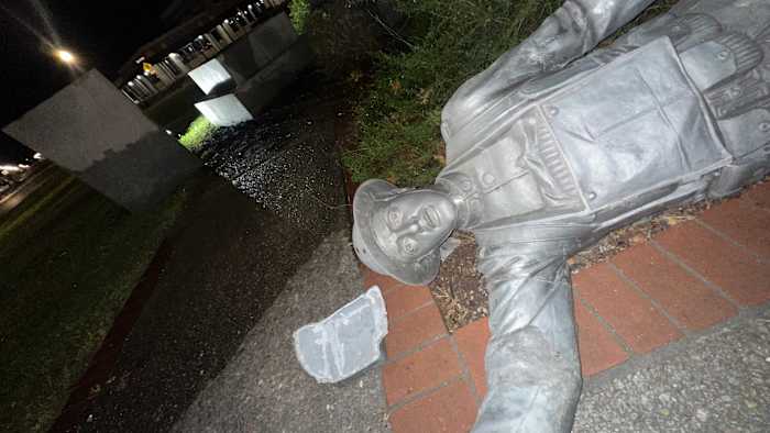 Standbeeld uit WOI beschadigd na crash in New Braunfels, bestuurder beschuldigd van DWI