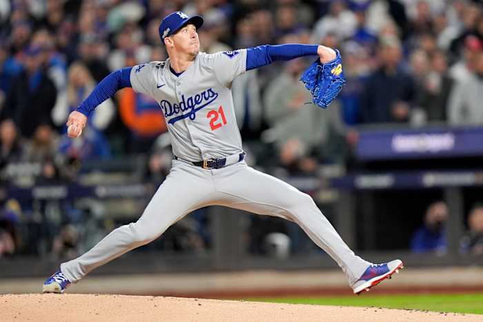 Walker Buehler begint Game 3 van de World Series voor de Dodgers in het Yankee Stadium