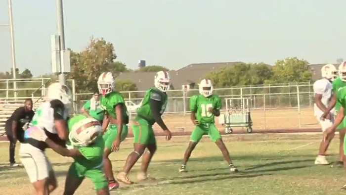 Zowel de Hurricanes als de Bulldogs doen ongeslagen mee aan de wedstrijd in District 12-5A-II