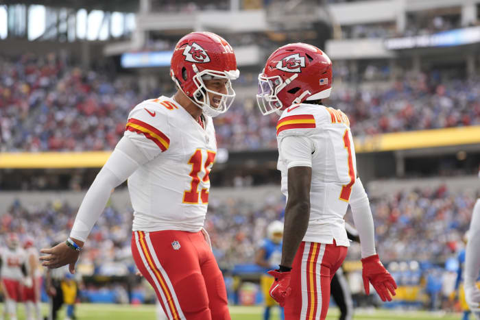 https://www.ksat.com/sports/2024/09/29/patrick-mahomes-and-travis-kelce-help-chiefs-rally-for-17-10-win-over-chargers/