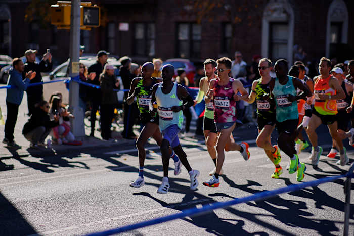 Abdi Nageeye uit Nederland en Sheila Chepkirui uit Kenia winnen de New York City Marathon