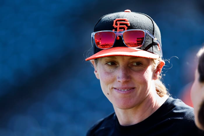 Alyssa Nakken, de eerste fulltime vrouwelijke coach in de geschiedenis van de MLB, verlaat Giants om zich bij Guardians aan te sluiten