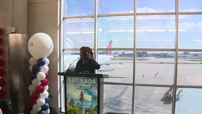 Ambtenaren vieren feest terwijl San Antonio directe vluchten met Delta Air Lines naar Boston lanceert