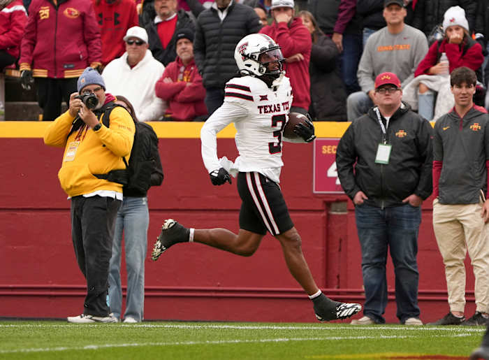 Behren Morton leidt de late TD-drive terwijl Texas Tech 23-22 van streek post vanwege de eerste nederlaag van No. 11 Cyclones