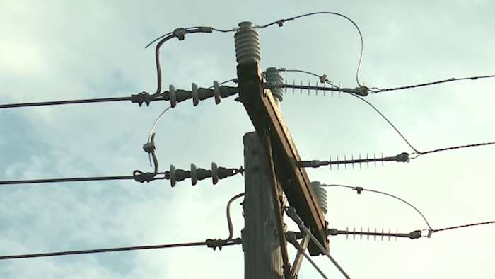 Bewoners uiten hun bezorgdheid over de veiligheid na branden in verband met elektriciteitsleidingen in het verre West Side