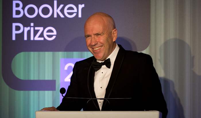 Booker Prize-winnaar Richard Flanagan voegt de Baillie Gifford non-fictieprijs toe aan zijn trofeeënplank