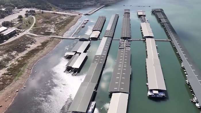 Boten kunnen vastlopen in het historisch lage Canyon Lake