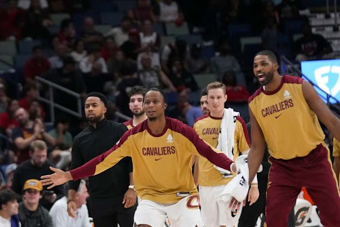 Cavaliers markeren een historische 9-0-start door coach Kenny Atkinson helemaal nat te maken