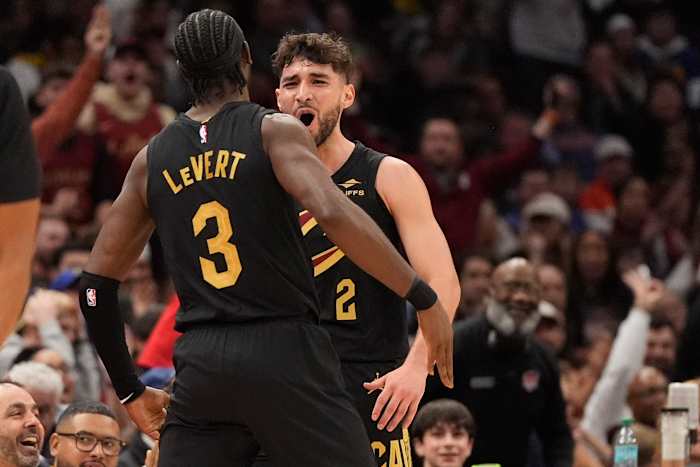 Cavaliers nemen een voorsprong van 41 punten tijdens de rust en verslaan Warriors met 136-117 om te verbeteren naar 10-0