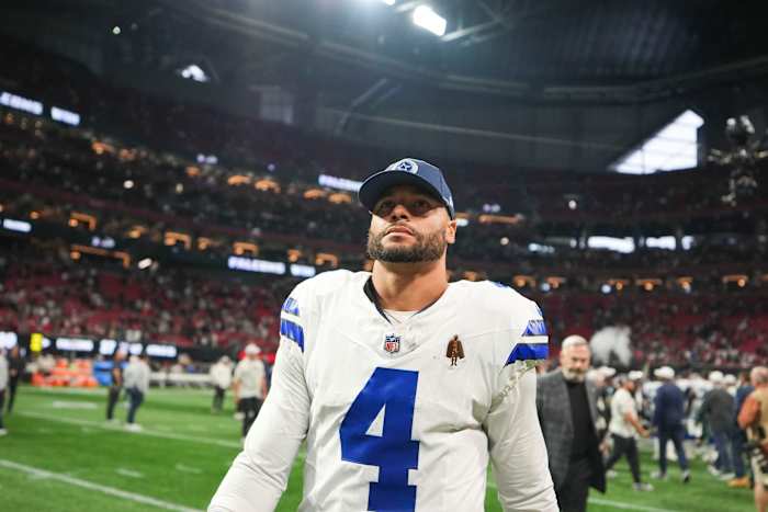 Cowboys QB Dak Prescott heeft een hamstringscheur en een operatie is een optie, zegt AP-bron