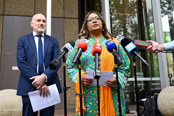 De Australische rechter oordeelt dat de senator de rassenwet heeft overtreden door de rivaliserende wetgever te vertellen terug te keren naar Pakistan