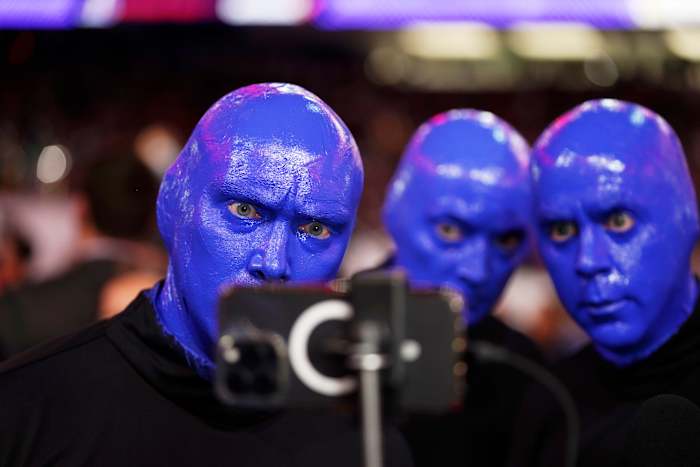 De Blue Man Group doet afstand van podia in New York en Chicago
