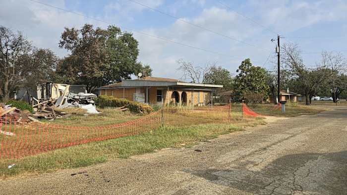 De frustratie in Floresville neemt toe na de explosie van de gasleiding