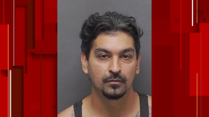 De politie van San Antonio arresteert een man die wordt beschuldigd van het slaan en doden van een voetganger met een voertuig, zo blijkt uit de gegevens