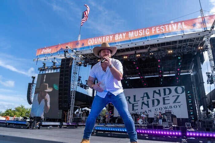 De uit Miami afkomstige 'Cuban Cowboy' Orlando Mendez keert terug naar huis voor het Country Bay Musical Festival
