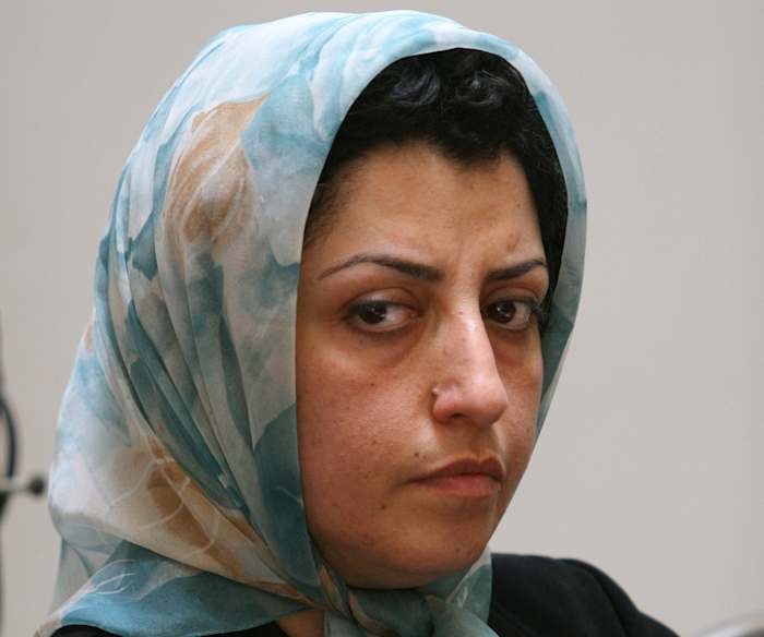 De zorgen over de gezondheid van de gevangengenomen Nobelprijswinnaar Narges Mohammadi in Iran nemen toe