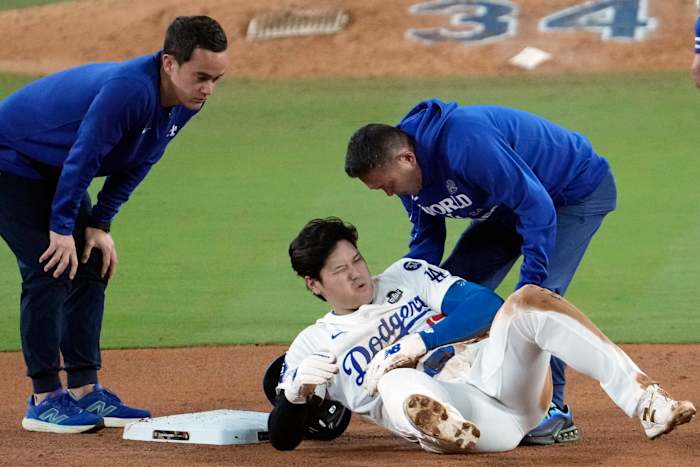 Dodgers-ster Shohei Ohtani wordt geopereerd aan een labrumscheur in de schouder na een World Series-blessure