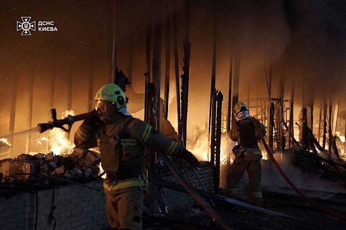 Een acht uur durend Russisch drone-spervuur ​​houdt Kiev gespannen terwijl de oorlog in Oekraïne bijna duizend dagen duurt