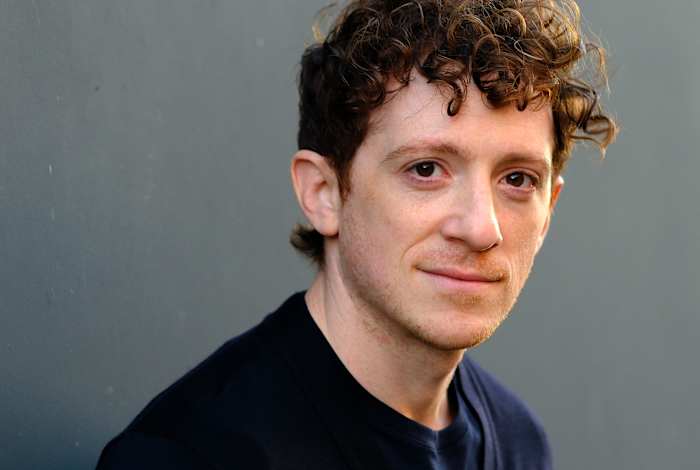 Ethan Slater die de rol van Boq in 'Wicked' vertolkt, heeft een magisch element