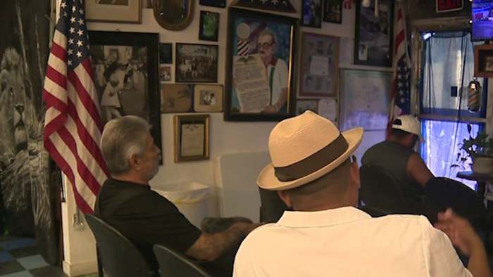 Familiekapperszaak in San Antonio-veteranen viert 76-jarig bestaan
