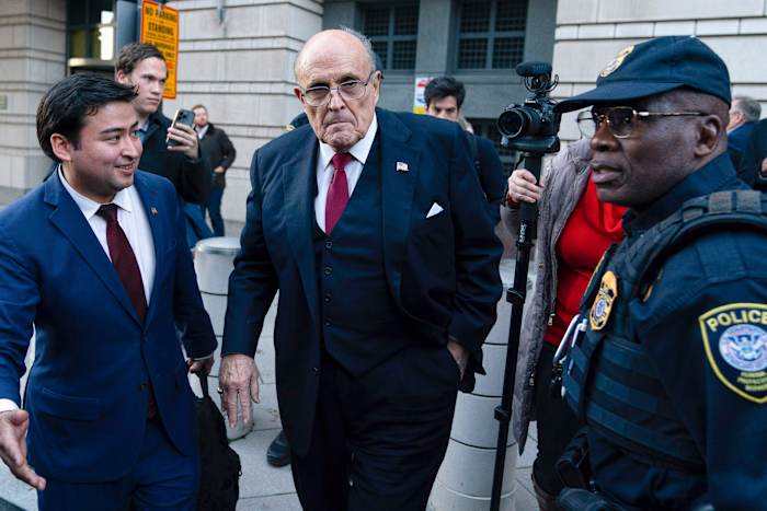 Giuliani moet voor de rechtbank in New York verschijnen nadat hij een deadline voor het inleveren van bezittingen heeft gemist