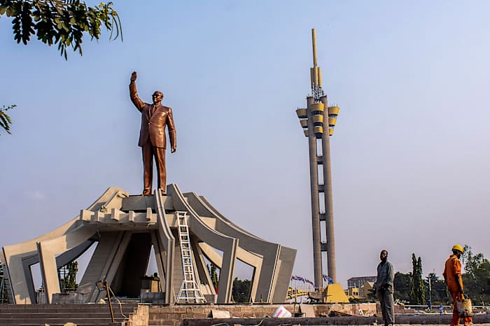 Het mausoleum met de met goud bedekte tand van de Congolese onafhankelijkheidsheld Lumumba wordt vernield