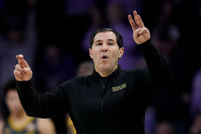 Jeremy Roach's zoemer-kloppende 3 levert nr. 13 Baylor 99-98 overwinning op nr. 22 St. John's op in 2OT