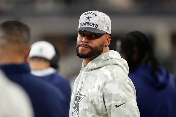 Jerry Jones zegt dat Cowboys QB Dak Prescott een seizoensafhankelijke operatie zal ondergaan aan een gescheurde hamstring