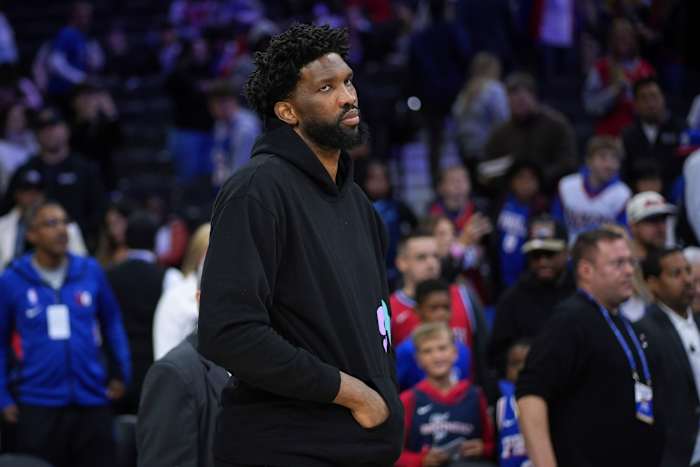 Joel Embiid zal naar verwachting zijn seizoensdebuut maken voor de 76ers na blessures en schorsing