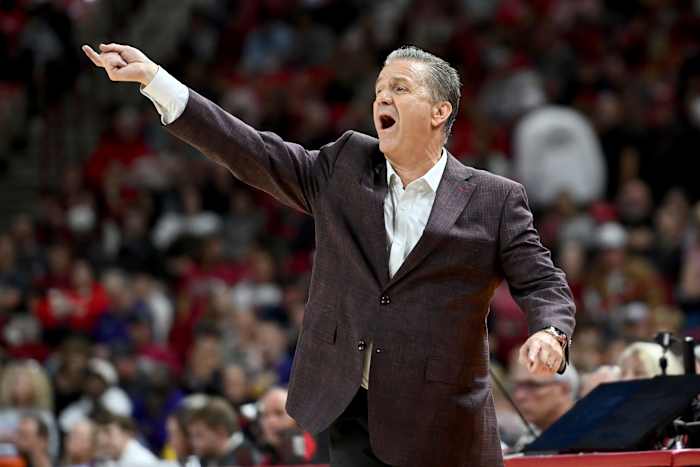 John Calipari wint Arkansas-debuut terwijl Razorbacks op de 16e plaats Lipscomb met 76-60 verslaan