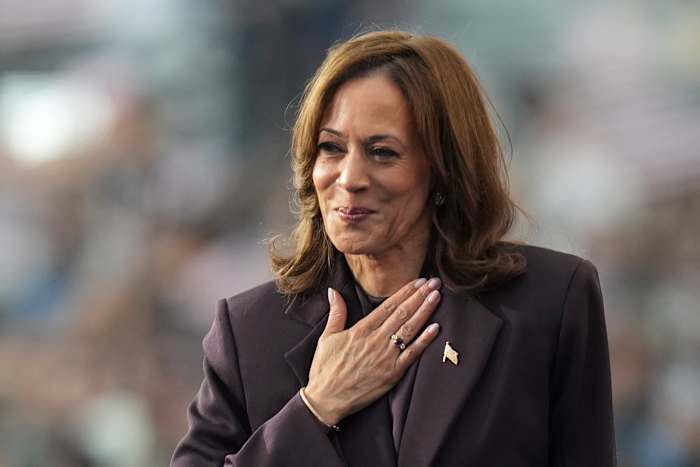 Kamala Harris haalde ruim $1 miljard op door zijn nederlaag. Ze stuurt nog steeds aanhoudende oproepen naar donoren