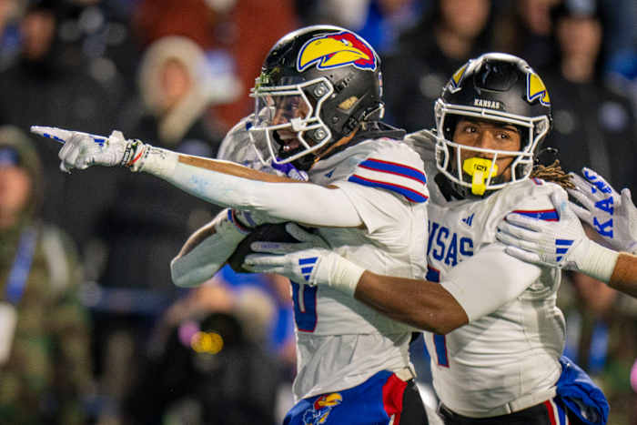 Kansas verstoort nummer 7 BYU met 17-13 en bezorgt de Cougars hun eerste nederlaag van het seizoen