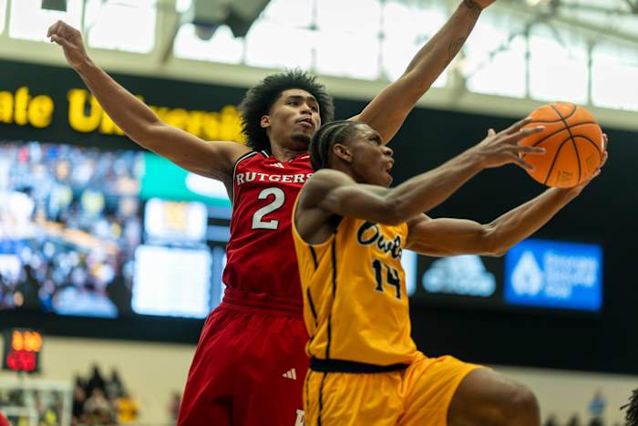 Kennesaw State verslaat nummer 24 Rutgers met 79-77 in de eerste thuiswedstrijd van het programma tegen het gerangschikte team