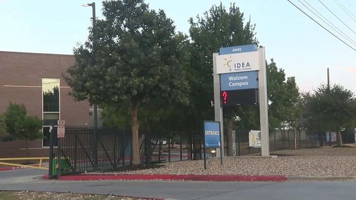 Locatie IDEA Walzem-campus aan drukke straat baart zorgen over de veiligheid van studenten, zegt ouder