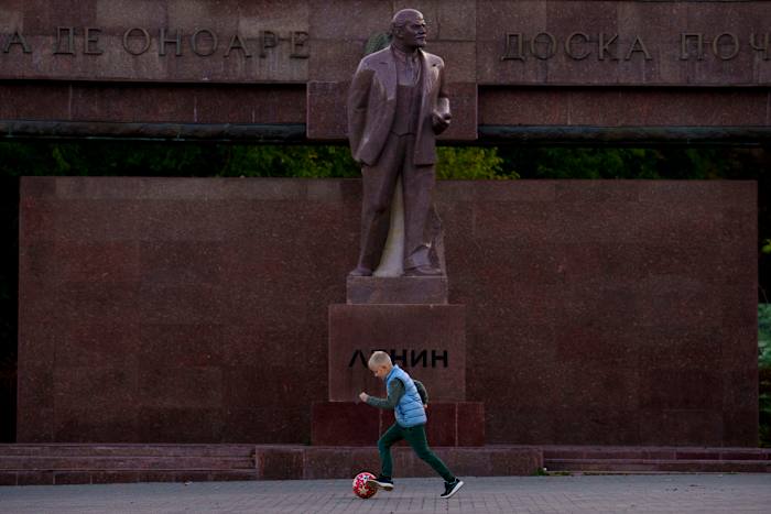 Moldaviërs kiezen president in beslissende tweede ronde, overschaduwd door claims van fraude en intimidatie