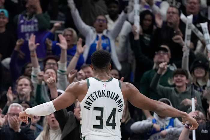 Nu de belangrijkste teamgenoten zijn uitgeschakeld, gaat Antetokounmpo een stap verder met 59 punten en leidt Bucks boven Pistons in OT
