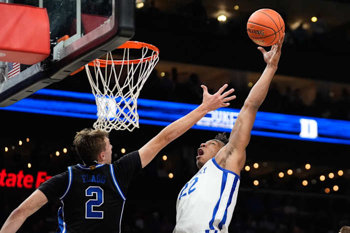 Oweh's grote acties bezorgen Mark Pope zijn eerste grote overwinning voor nummer 19 Kentucky, door nummer 6 Duke met 77-72 te verslaan