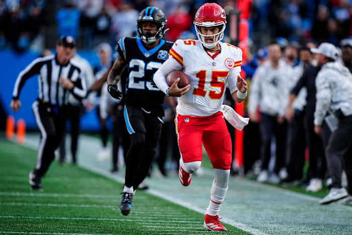 Patrick Mahomes en Chiefs winnen opnieuw bij de zoemer en verslaan Panthers met 30-27 na Shrader's velddoelpunt